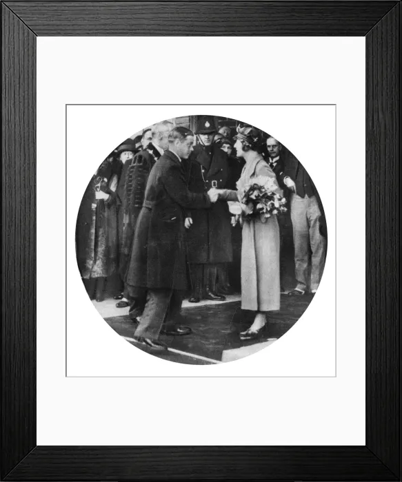 Framed Print : Prince of Wales & Elisabeth Scott Framed Print : Prince of Wales & Elisabeth Scott