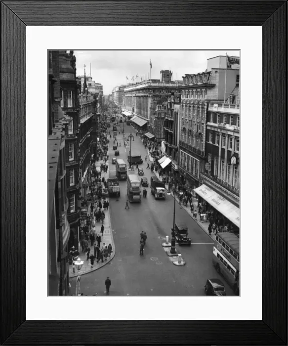 Framed Print : Oxford Street, c. 1950 Framed Print : Oxford Street, c. 1950