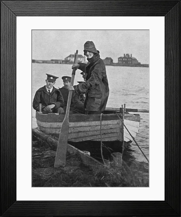 Framed Print : Wartime ferrywoman, WW1 Framed Print : Wartime ferrywoman, WW1