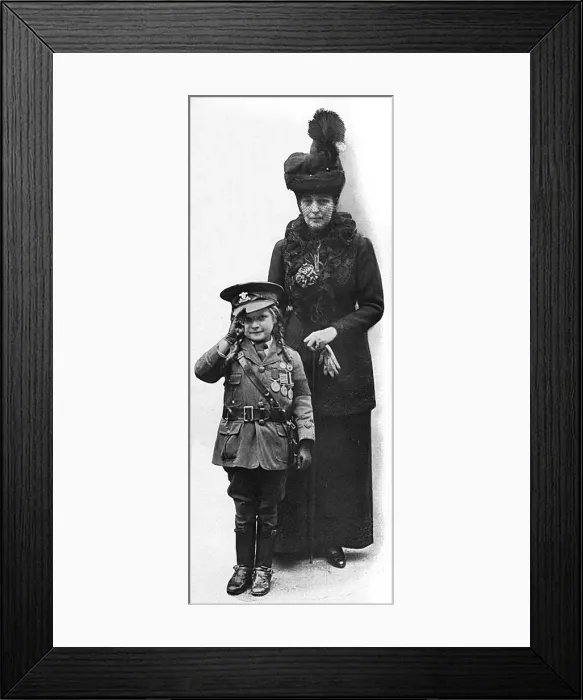 Framed Print : Queen Alexandra with top fundraiser Jeannie Jackson, WW1