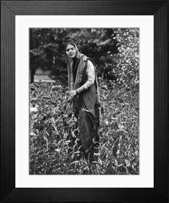 Framed Print : Roshanara. Roshana, aka Olive Craddock (1894-1926), dancer Framed Print : Roshanara. Roshana, aka Olive Craddock (1894-1926), dancer