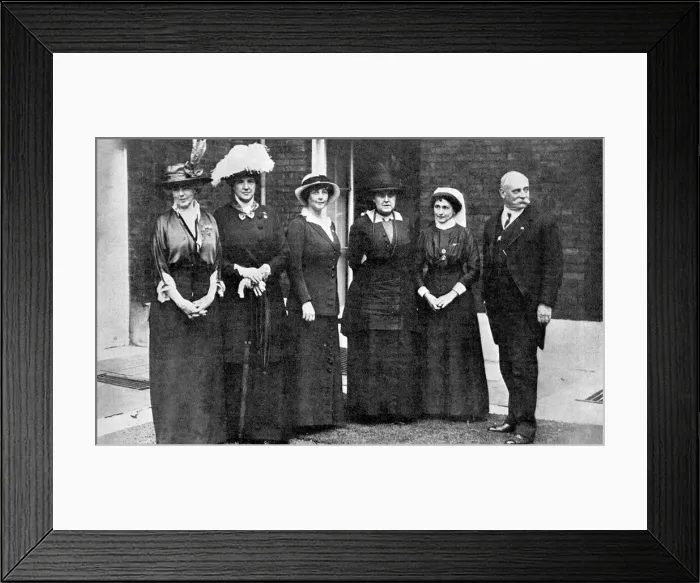 Framed Print : Leaders of the British Red Cross Society at Devonshire House Framed Print : Leaders of the British Red Cross Society at Devonshire House