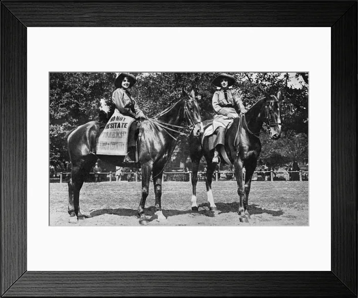 Framed Print : Sisters as recruiting sergeants for Kitcheners Army, WW1 Framed Print : Sisters as recruiting sergeants for Kitcheners Army, WW1