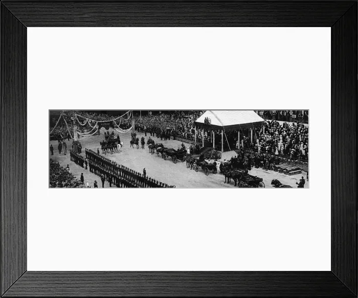 Framed Print : King and Queen in Nottingham