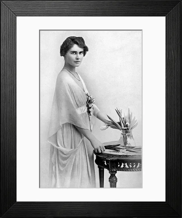 Framed Print : Mrs Olaf Hambro (Miss Winifred Martin-Smith), lady golfer Framed Print : Mrs Olaf Hambro (Miss Winifred Martin-Smith), lady golfer