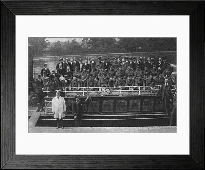 Framed Print : River trip for wounded soldiers, WW1 Framed Print : River trip for wounded soldiers, WW1