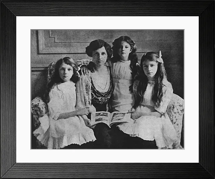 Framed Print : Lady Muriel Paget & children, WW1 Framed Print : Lady Muriel Paget & children, WW1