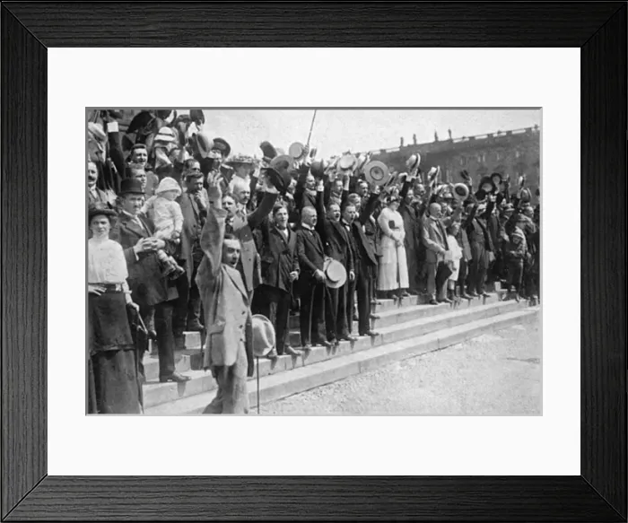 Framed Print : War greeted with enthusiasm in Berlin