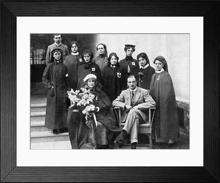 Framed Print : Millicent, Duchess of Sutherland returns from the front, WW1 Framed Print : Millicent, Duchess of Sutherland returns from the front, WW1