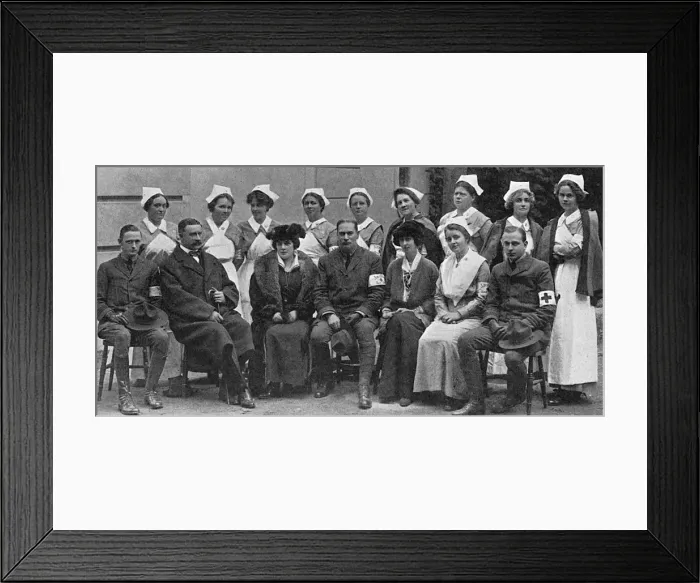 Framed Print : At the Oldway military hospital in Paignton, Devon, WW1 Framed Print : At the Oldway military hospital in Paignton, Devon, WW1
