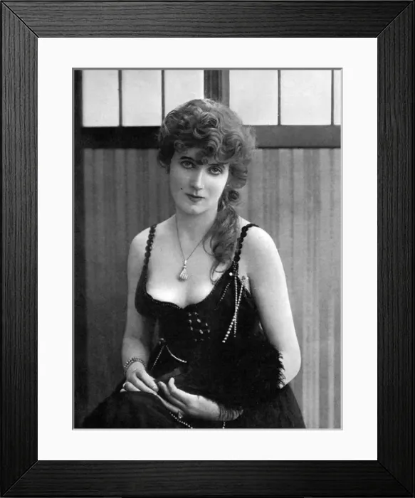 Framed Print : Gina Palerme