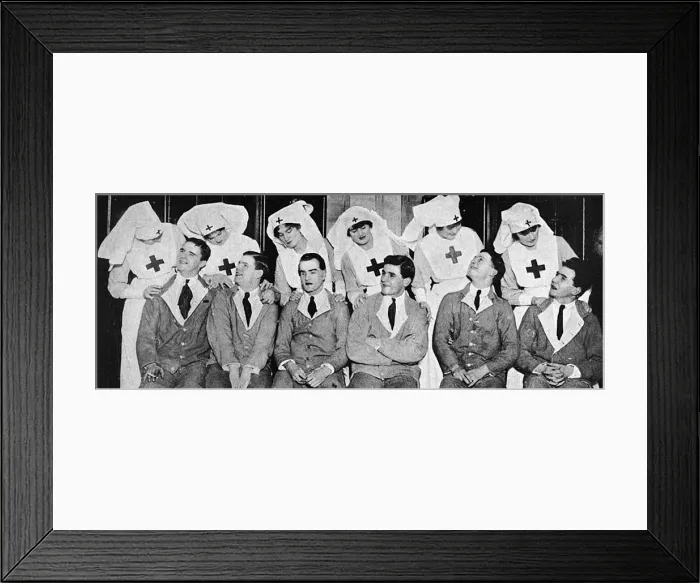 Framed Print : Blinded soldier starring in a revue, WW1