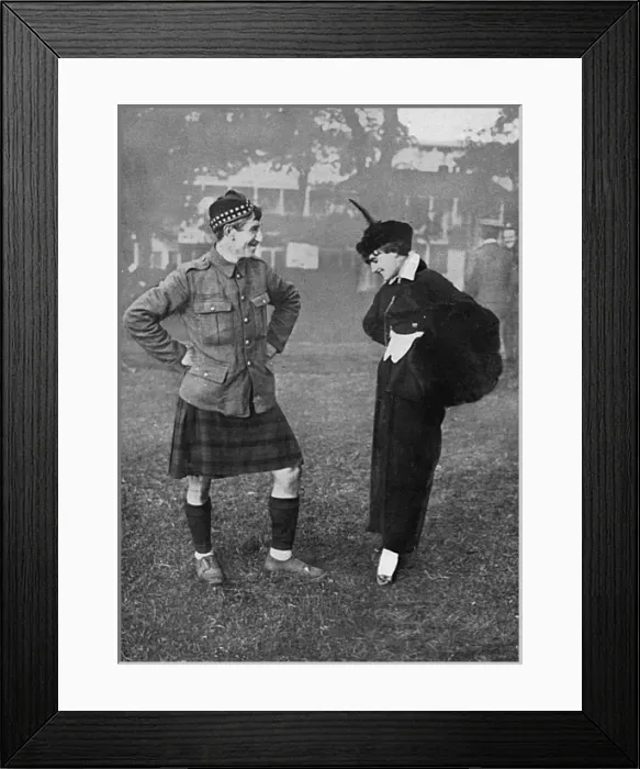 Framed Print : Parisian woman admiring a Highlanders kilt, WW1