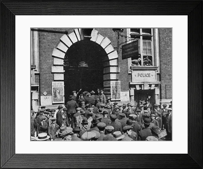 Framed Print : Cornishmen at the Central Recruiting Office, WW1 Framed Print : Cornishmen at the Central Recruiting Office, WW1