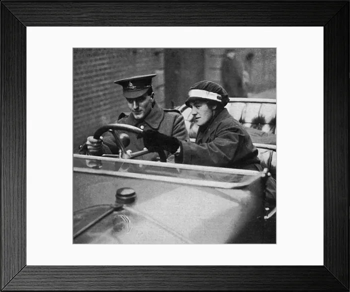 Framed Print : Woman motor driver teaching soldier to drive, WW1 Framed Print : Woman motor driver teaching soldier to drive, WW1