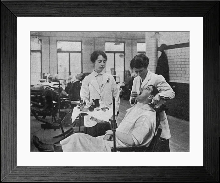 Framed Print : Training female dentists at the National Dental Hospital, WW1 Framed Print : Training female dentists at the National Dental Hospital, WW1