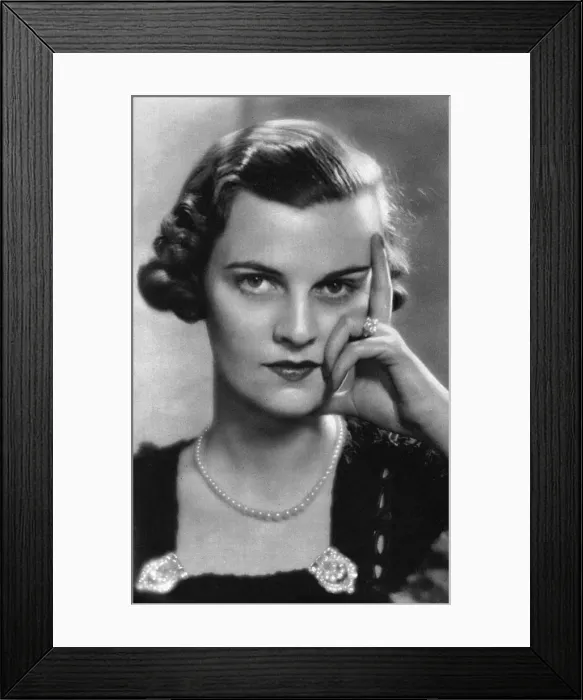 Framed Print : Mrs Charles Sweeny, later Duchess of Argyll Framed Print : Mrs Charles Sweeny, later Duchess of Argyll