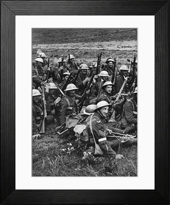 Framed Print : British troops with their latest equipment, WW1 Framed Print : British troops with their latest equipment, WW1