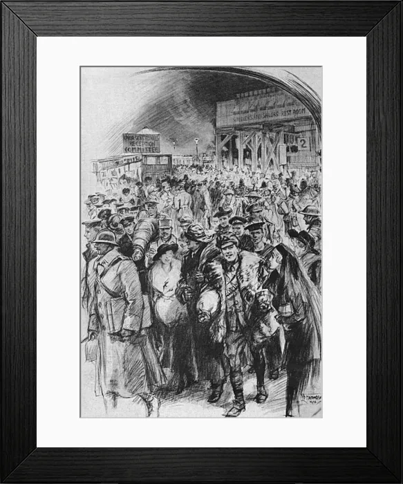 Framed Print : Arrival of Christmas leave trains at Victoria, WW1