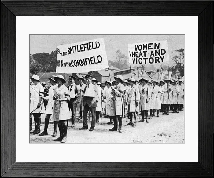 Framed Print : Womens Land Army rally in Lincoln, WW1 Framed Print : Womens Land Army rally in Lincoln, WW1