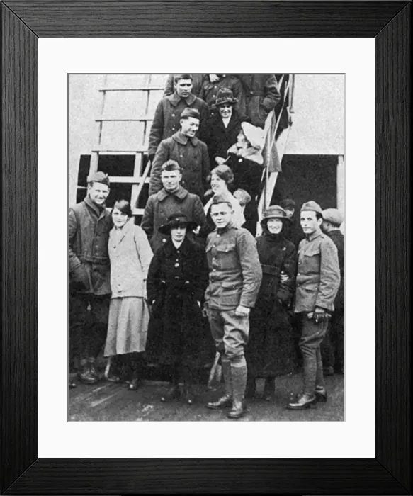 Framed Print : American soldiers returning home with English brides, WW1