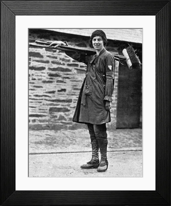 Framed Print : Volunteer in Womens Land Army on Duchy of Cornwall farm Framed Print : Volunteer in Womens Land Army on Duchy of Cornwall farm