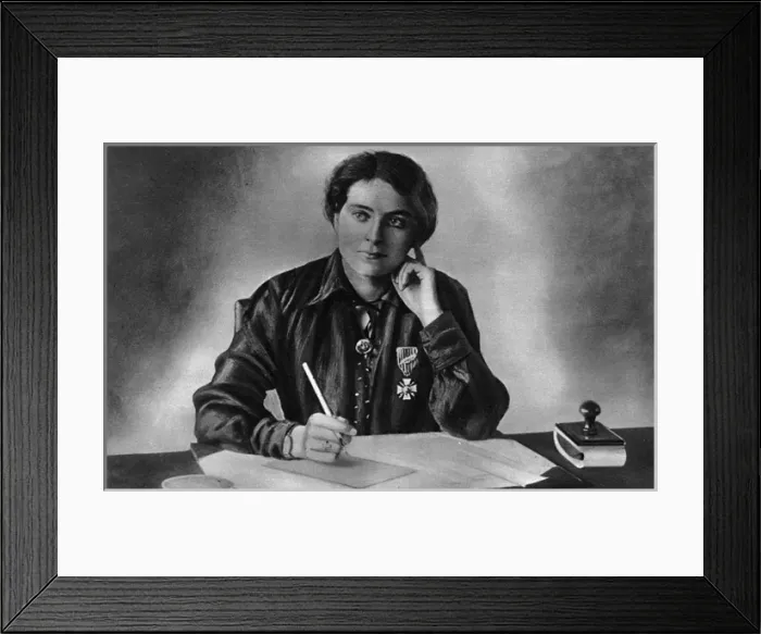 Framed Print : WW1 - Emilienne Moreau, Heroine of Loos - Croix de Guerre
