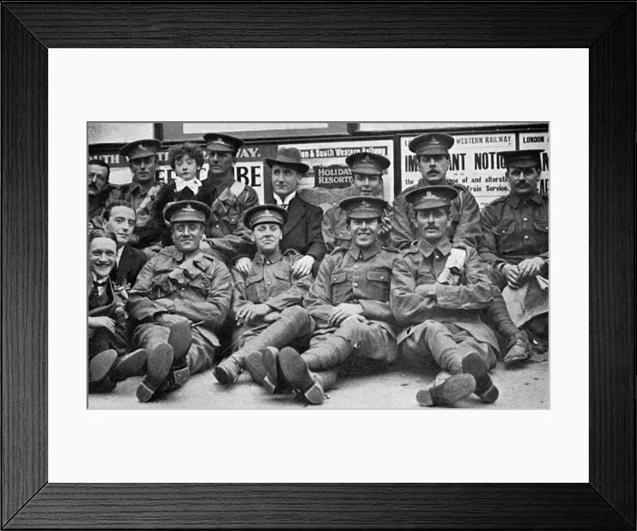 Framed Print : Royal Horse Artillery at Waterloo Station, WW1 Framed Print : Royal Horse Artillery at Waterloo Station, WW1