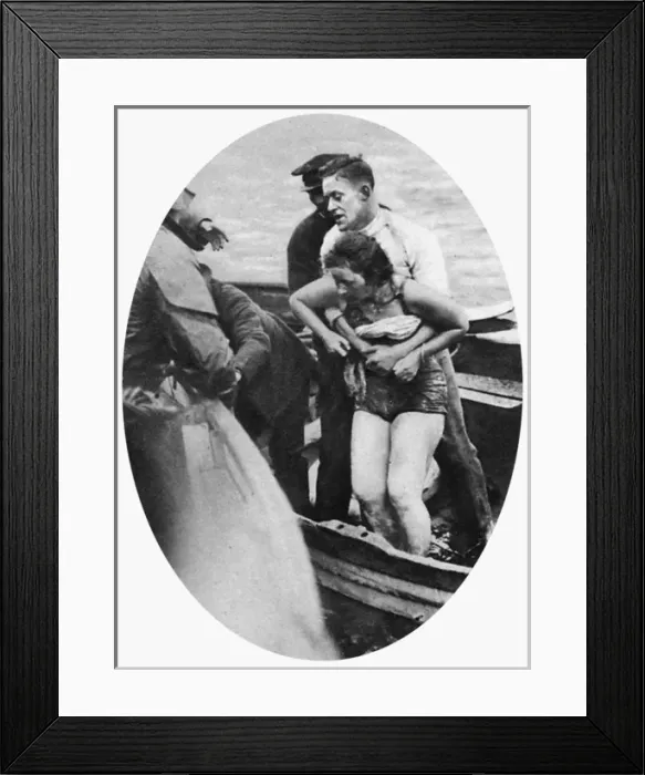 Framed Print : Mercedes Gleitze, swimmer, pulled from the water