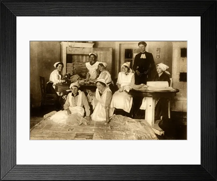 Framed Print : WW1 - German women make blankets out of newspapers Framed Print : WW1 - German women make blankets out of newspapers