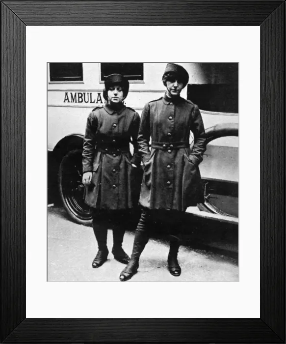 Framed Print : Women ambulance attendants and drivers, WW1