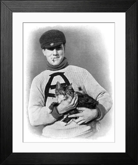 Framed Print : Canadian soldier with Tabby the cat, WW1 Framed Print : Canadian soldier with Tabby the cat, WW1