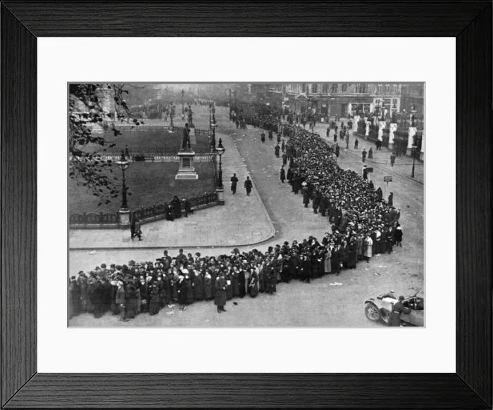 Framed Print : Queue for Tomb of the Unknown Warrior, 1920