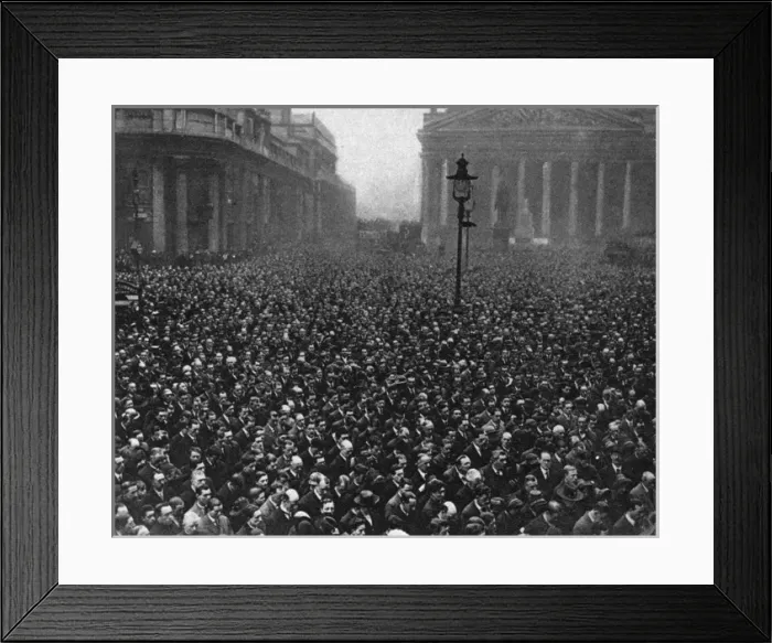 Framed Print : Two minutes silence at Mansion House, 1920 Framed Print : Two minutes silence at Mansion House, 1920