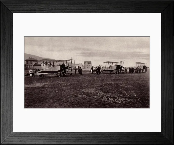 Framed Print : WW1 - British bomber squadron with Avro 504s Framed Print : WW1 - British bomber squadron with Avro 504s