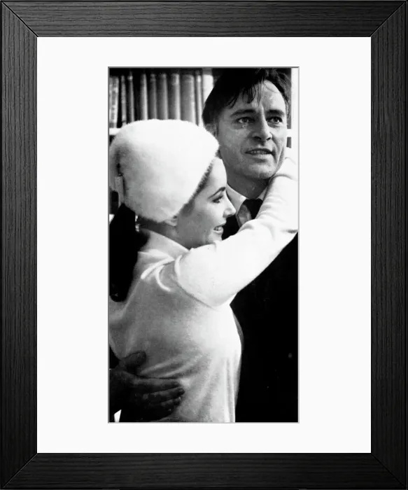 Framed Print : Elizabeth Taylor and Richard Burton - actors Framed Print : Elizabeth Taylor and Richard Burton - actors