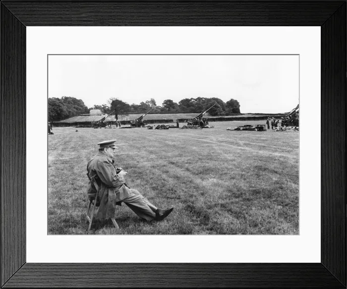 Framed Print : Winston Churchil visiting gun sites, England, 1944 Framed Print : Winston Churchil visiting gun sites, England, 1944
