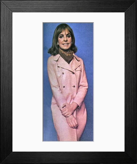 Framed Print : What People Are Wearing - Judy McMinn Framed Print : What People Are Wearing - Judy McMinn