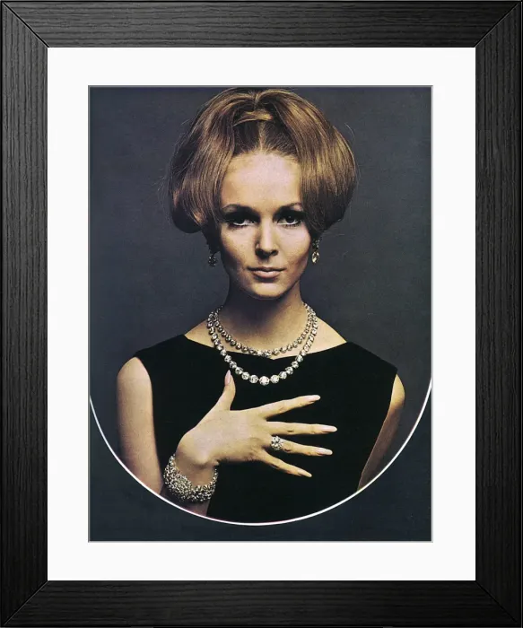 Framed Print : London Life jewels presentation Framed Print : London Life jewels presentation