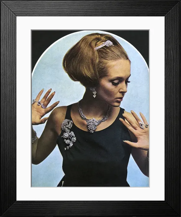 Framed Print : London Life jewels presentation Framed Print : London Life jewels presentation