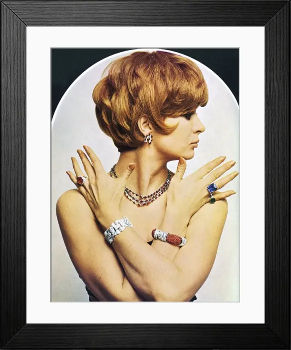 Framed Print : London Life jewels presentation Framed Print : London Life jewels presentation