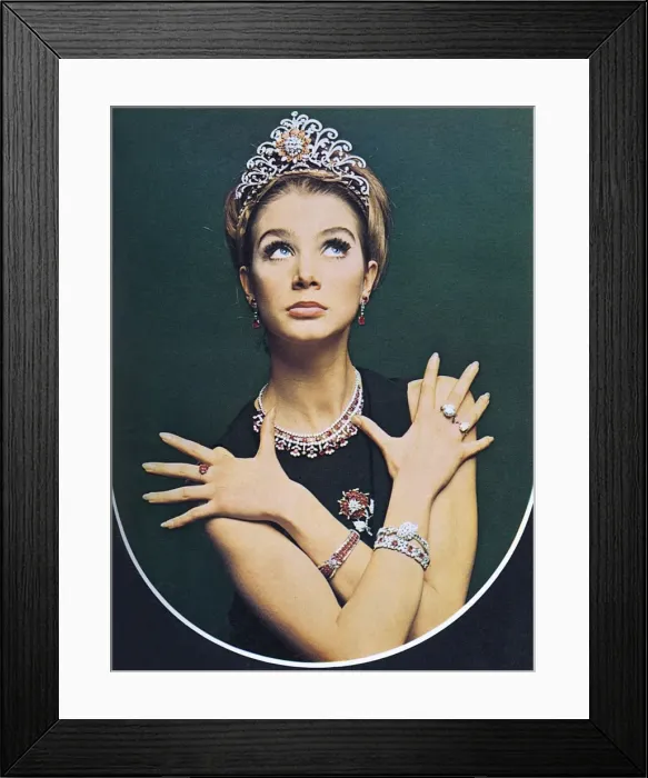 Framed Print : London Life jewels presentation Framed Print : London Life jewels presentation