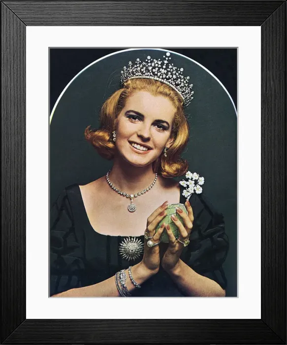 Framed Print : London Life jewels presentation