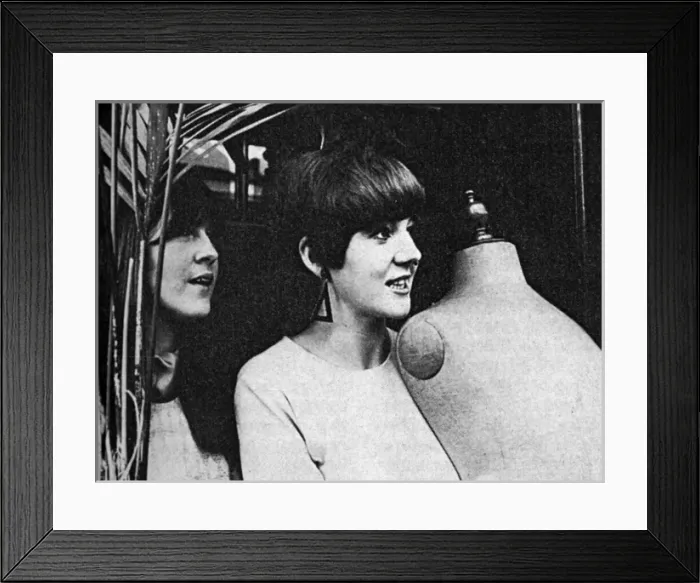 Framed Print : Cathy McGowan and Cilla Black help Biba to move Framed Print : Cathy McGowan and Cilla Black help Biba to move