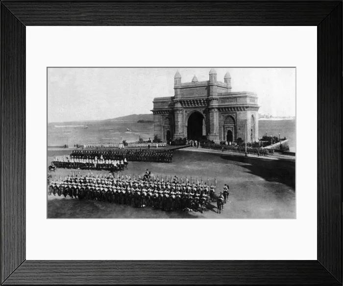 Framed Print : New Viceroy of India greeted at the Gateway of India, Mumbai