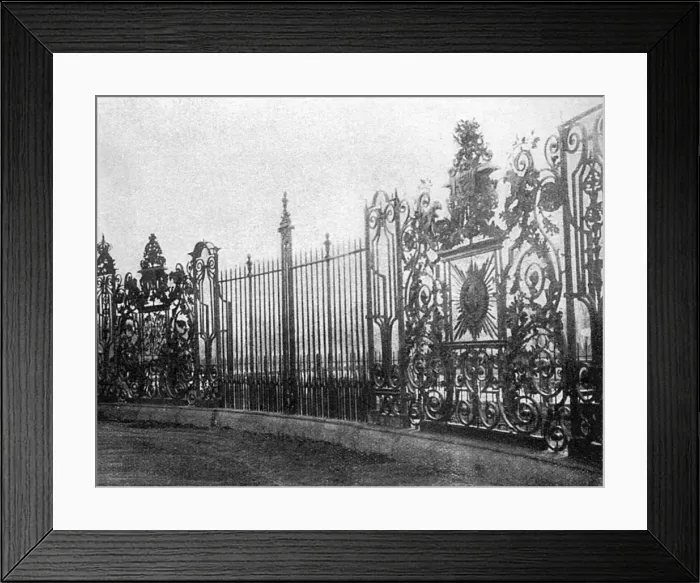 Framed Print : Ironwork railings at Hampton Court