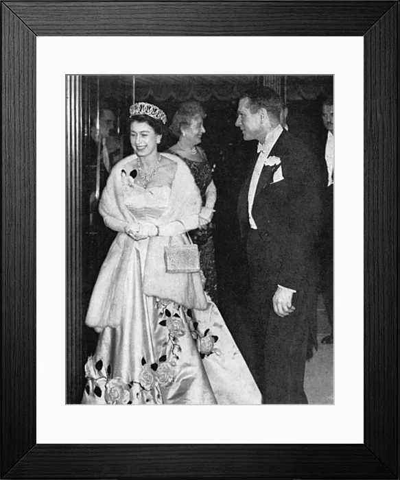 Framed Print : Queen Elizabeth II at the premiere of Richard III, London Framed Print : Queen Elizabeth II at the premiere of Richard III, London