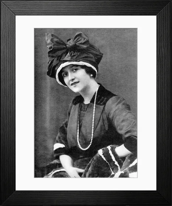 Framed Print : Mrs Robert Winthrop Chanler (Mlle. Lina Cavalieri) Framed Print : Mrs Robert Winthrop Chanler (Mlle. Lina Cavalieri)