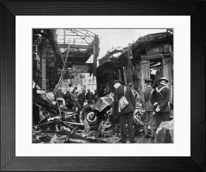 Framed Print : Wreckage caused by Dornier Bomber in Victoria Station Framed Print : Wreckage caused by Dornier Bomber in Victoria Station