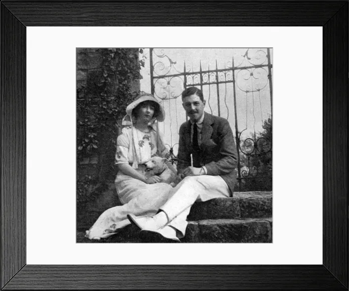Framed Print : Lady Idina Sackville and Mr Euan Wallace Framed Print : Lady Idina Sackville and Mr Euan Wallace